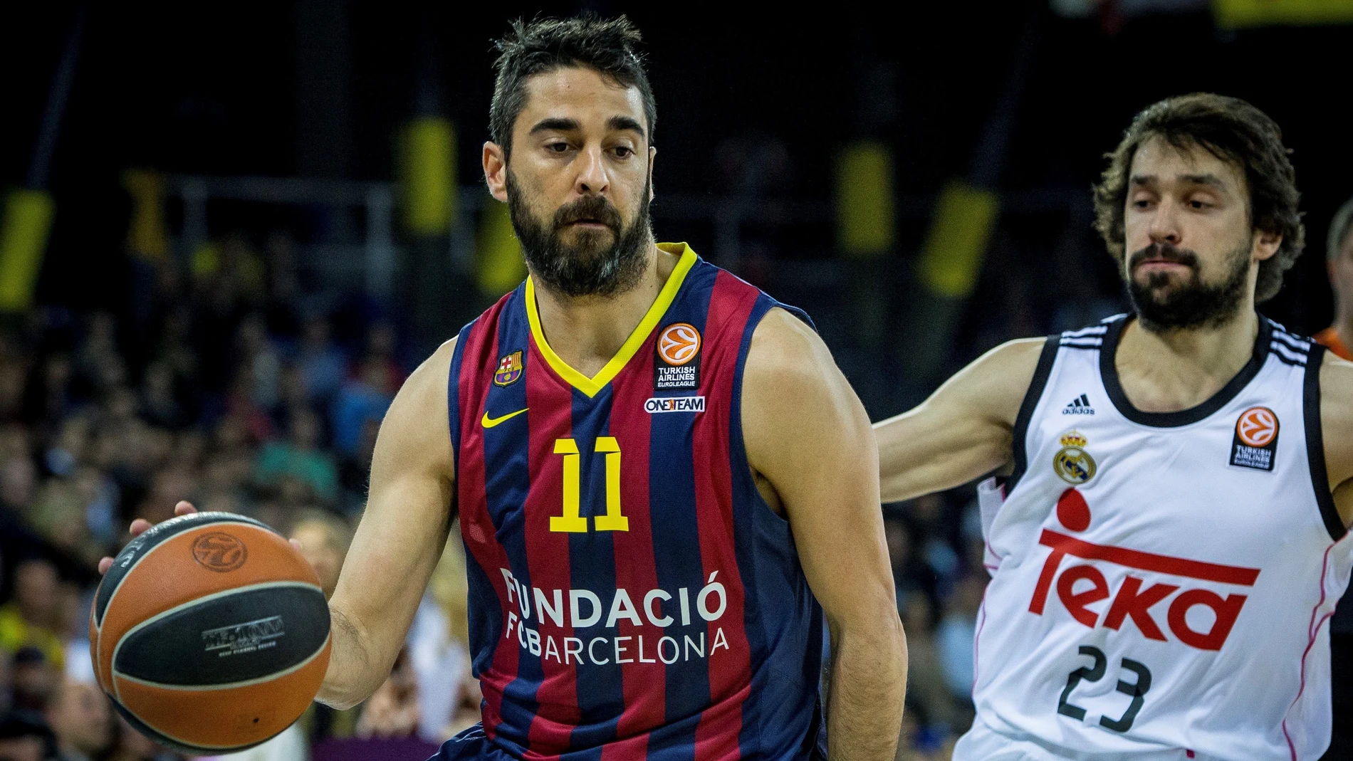 Juan Carlos Navarro bota ante la defensa de Sergio Llull Juan Carlos Navarro bota ante la defensa de Sergio Llull