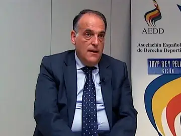 Tebas, atendiendo a los medios Tebas, atendiendo a los medios