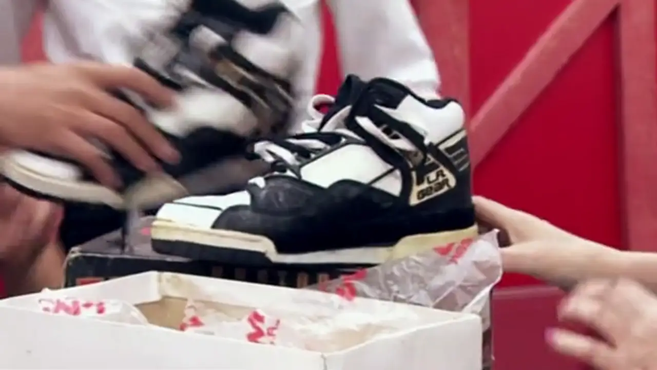 Ignacio pierde la cabeza con unas zapatillas de Michael Jackson