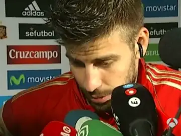 Piqué atiende a los medios de comunicación Piqué atiende a los medios de comunicación