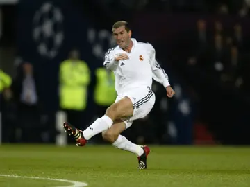 Zinedine Zidane, durante un partido con el Real Madrid Zinedine Zidane, durante un partido con el Real Madrid
