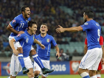 Los italianos celebran su pase a la Eurocopa Los italianos celebran su pase a la Eurocopa