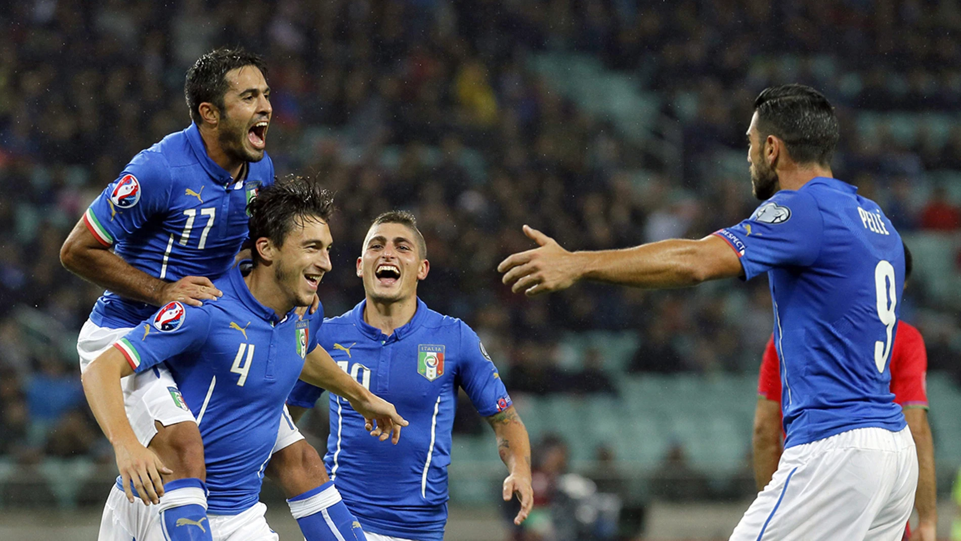 Los italianos celebran su pase a la Eurocopa Los italianos celebran su pase a la Eurocopa