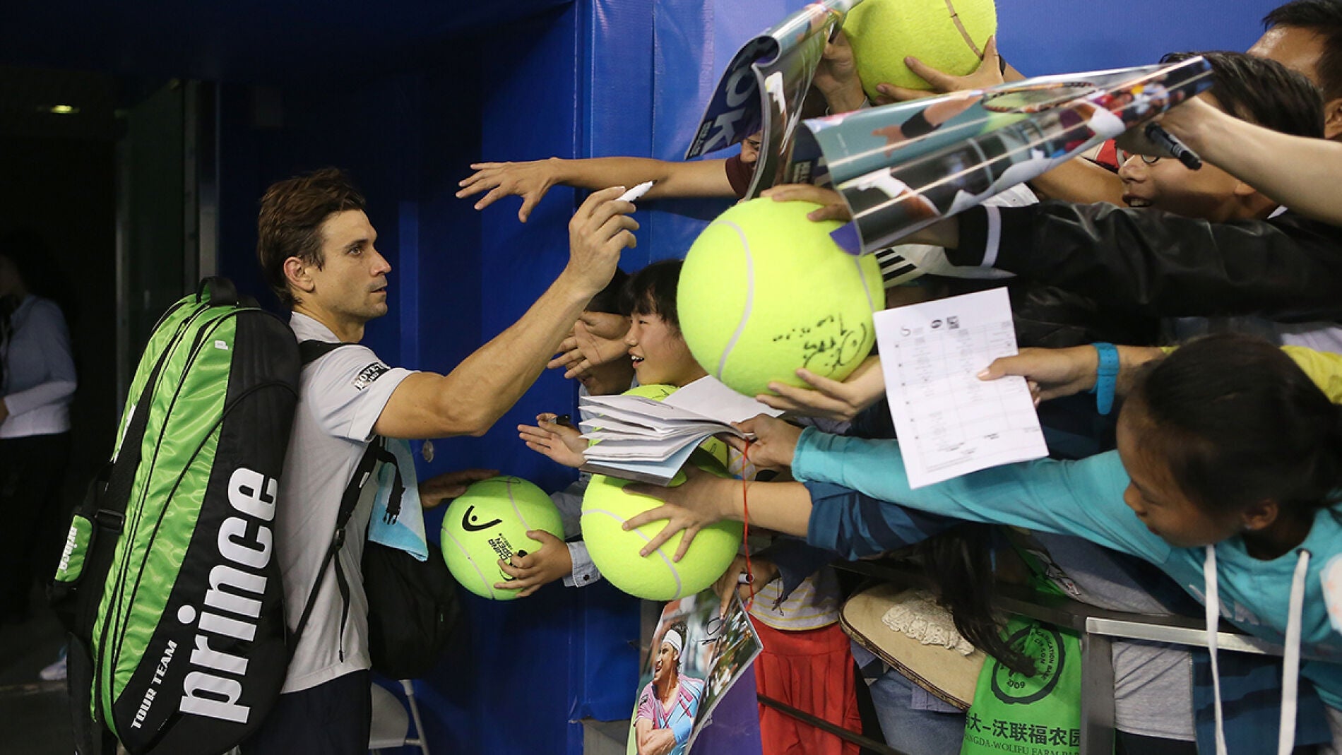 David Ferrer se despide de los aficionados en China