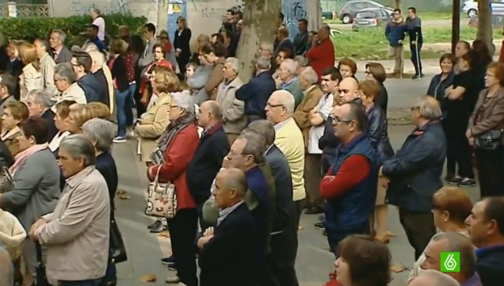 Cientos de personas acuden al homenaje de las víctimas del accidente del rally de A Coruña