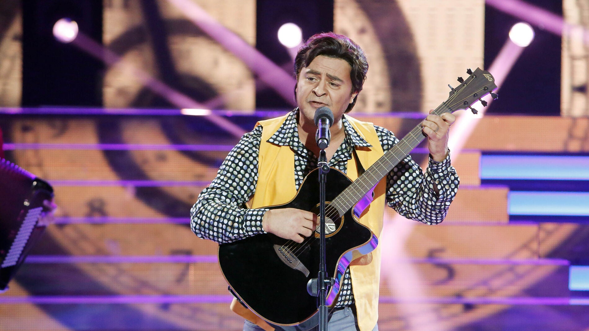 El Sevilla imita a Joaqu&iacute;n Sabina cantando 'Y nos dieron las diez'