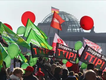 Multitudinaria manifestación en Berlín contra el TTIP Multitudinaria manifestación en Berlín contra el TTIP