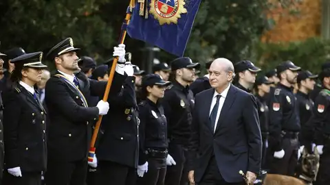El ministro del Interior, Jorge Fernández Díaz, pasa revista El ministro del Interior, Jorge Fernández Díaz, pasa revista