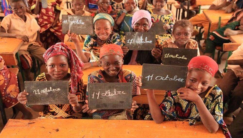 Niñas en Nigeria conmemorando el 11 de octubre, el día mundial de la niña