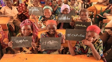 Niñas en Nigeria conmemorando el 11 de octubre, el día mundial de la niña