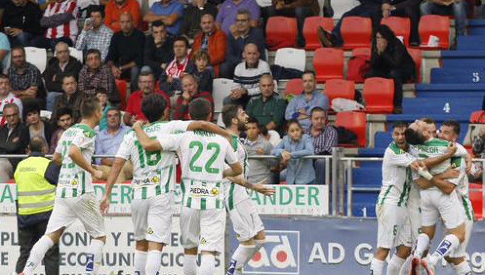 Los jugadores del Córdoba celebran su victoria