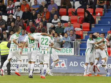Los jugadores del Córdoba celebran su victoria Los jugadores del Córdoba celebran su victoria