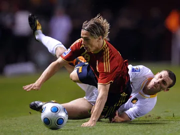 Fernando Torres, entrado por Thomas Vermaelen durante un España - Bélgica Fernando Torres, entrado por Thomas Vermaelen durante un España - Bélgica