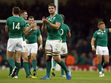 Los jugadores de Irlanda celebran su pase a la siguiente fase Los jugadores de Irlanda celebran su pase a la siguiente fase