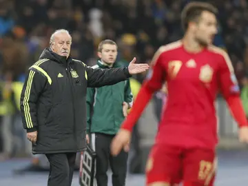 Del Bosque da instrucciones en la banda Del Bosque da instrucciones en la banda