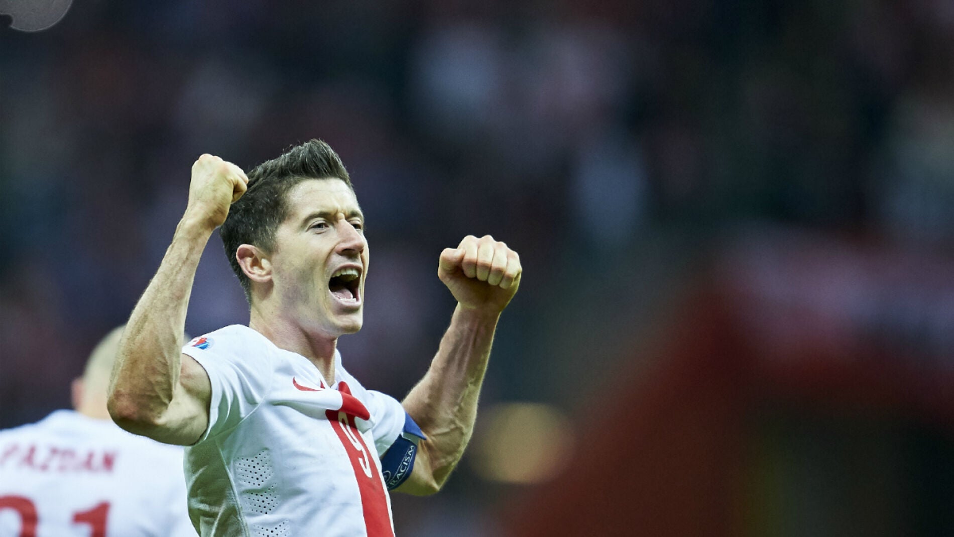 Robert Lewandowski celebra un gol con Polonia