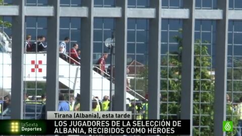 Llegada de los jugadores de Albania a Tirana