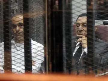 Hosni Mubarak y su hijo Gamal Hosni Mubarak y su hijo Gamal