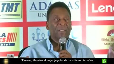Pel&eacute;, en una rueda de prensa