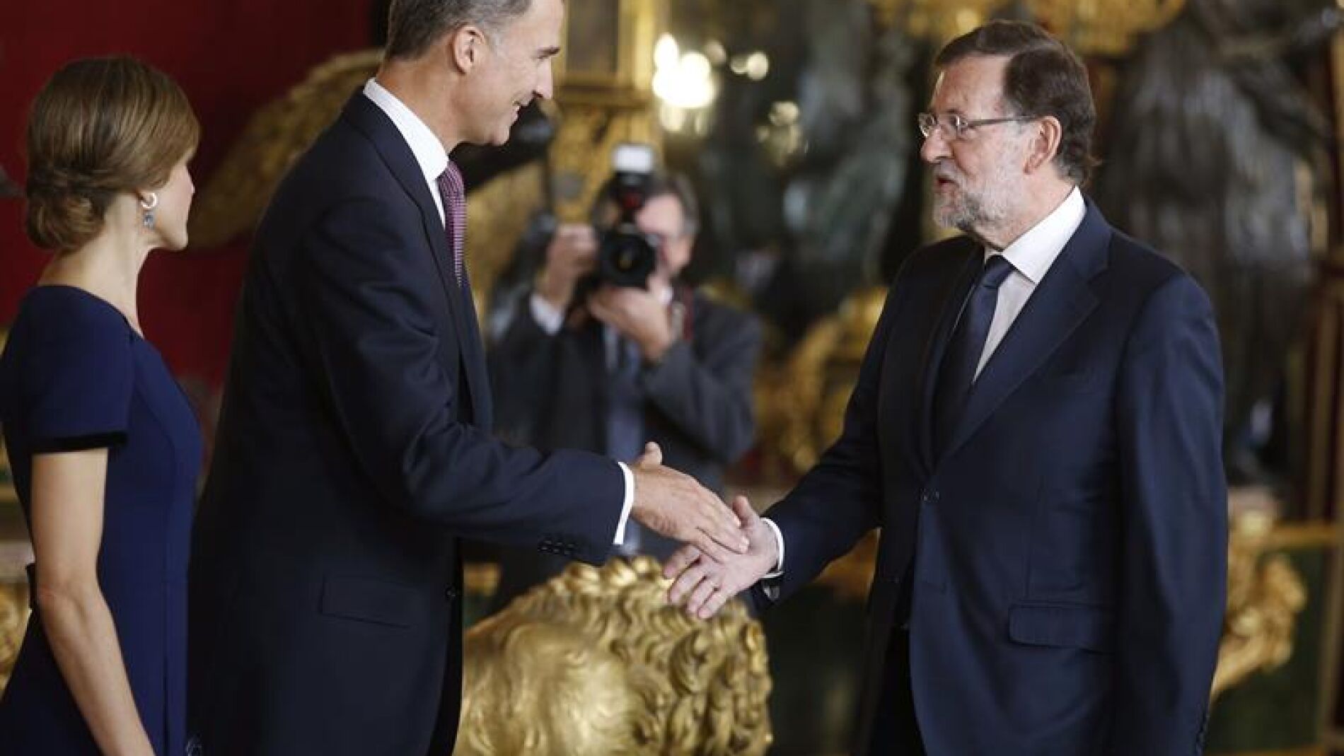 Felipe VI recepciona a Mariano Rajoy en el Palacio Real