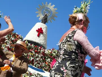 La ofrenda floral de la Virgen del Pilar bate un récord con casi 300.000 oferentes La ofrenda floral de la Virgen del Pilar bate un récord con casi 300.000 oferentes