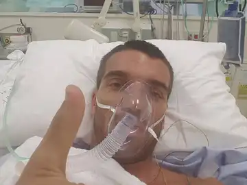 Gesto tranquilizador de De Angelis Gesto tranquilizador de De Angelis