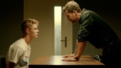 Héctor interroga a Fernando