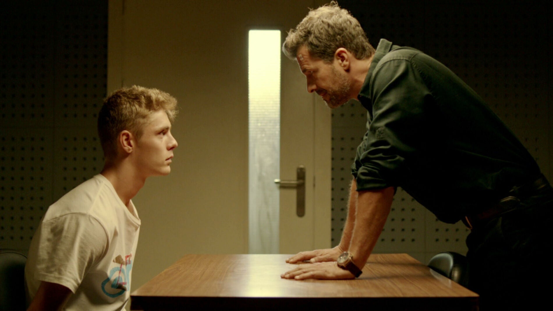 H&eacute;ctor interroga a Fernando