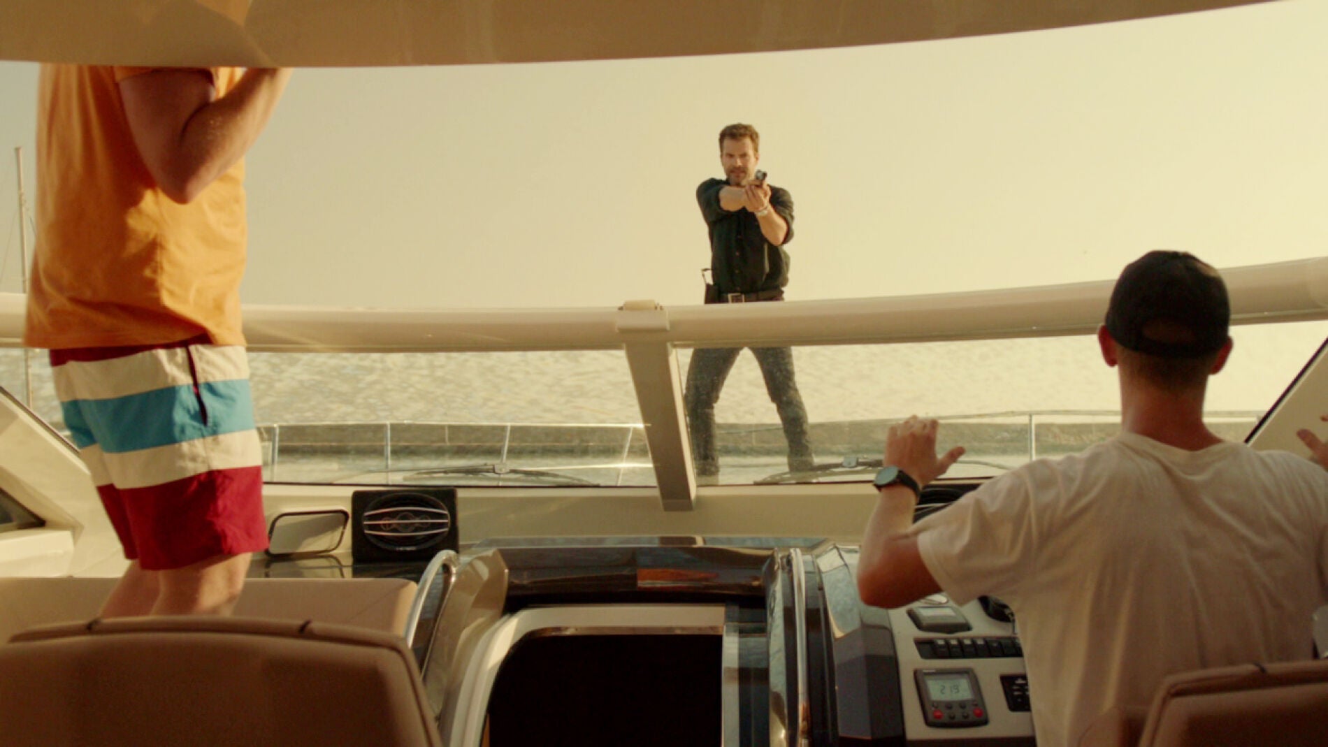 H&eacute;ctor detiene a Fernando y Sergio