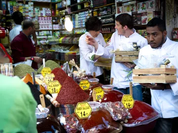 Quince minutos para comprar en el mercado de las especias de Estambul Quince minutos para comprar en el mercado de las especias de Estambul