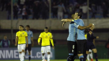 Godín, capitán de Uurguay, celebra la victoria ante Colombia