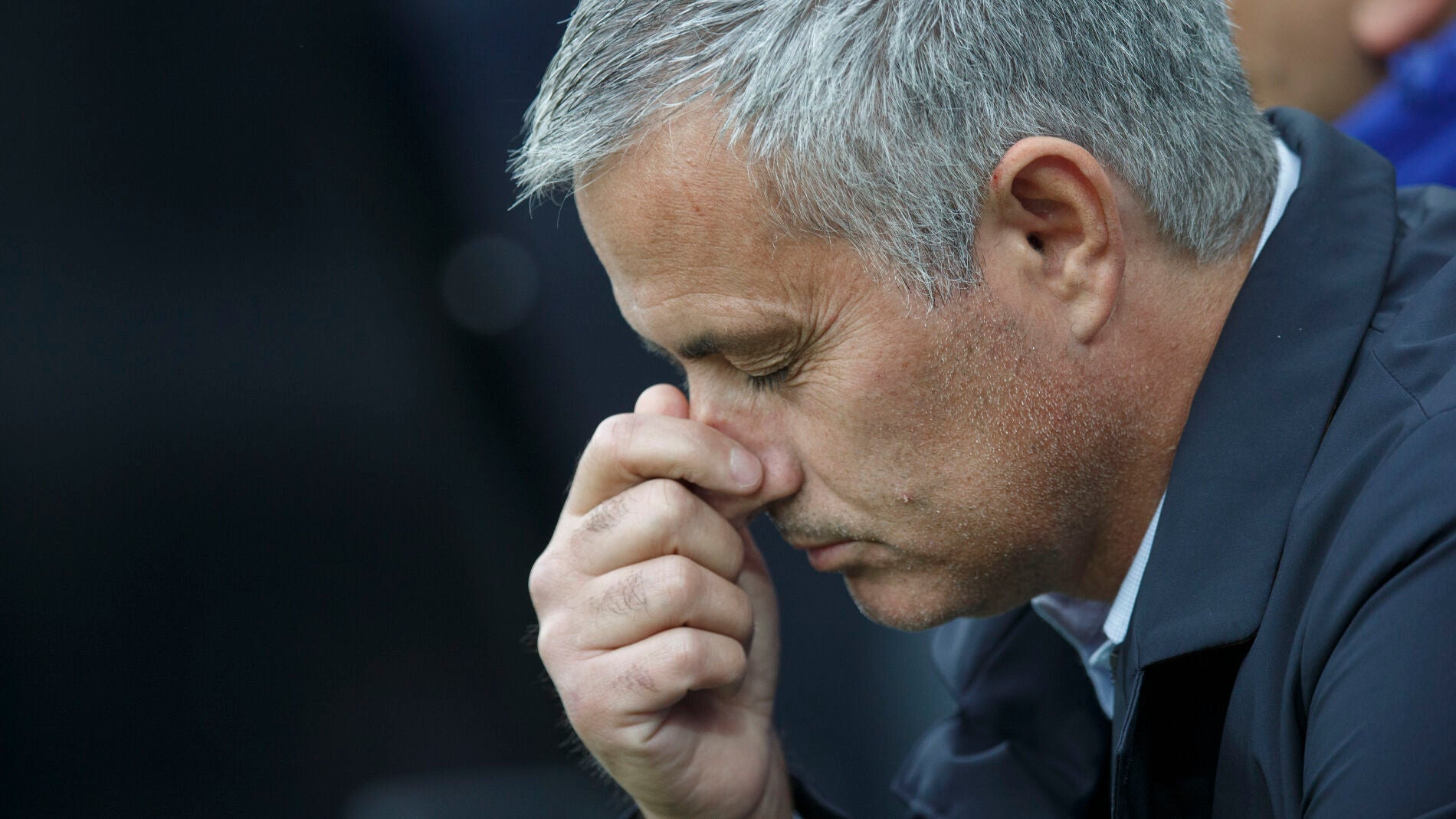 Jos&eacute; Mourinho se lamenta durante un partido del Chelsea