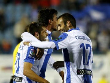 Jugadores del Leganés celebran la victoria
