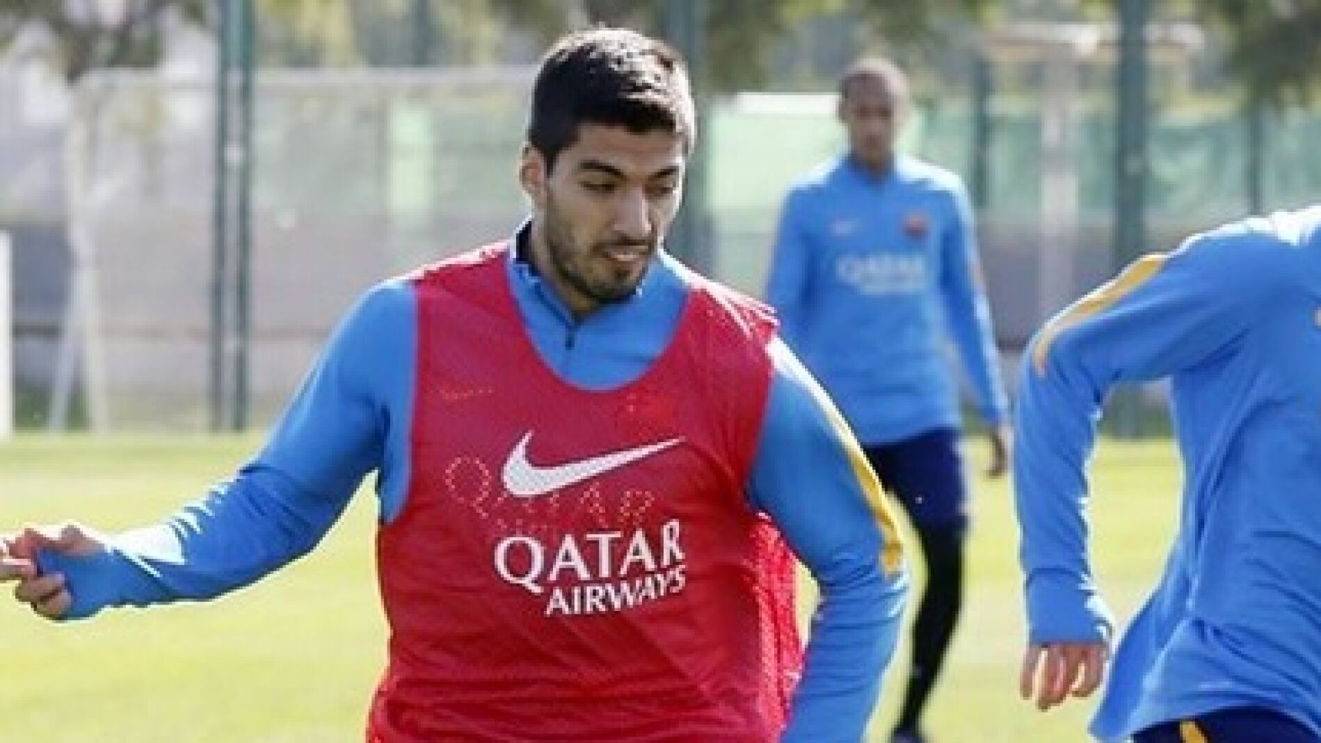 Luis Su&aacute;rez se entrena con el Barcelona