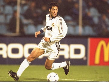 Raúl González, durante un partido de Champions con el Real Madrid, en 1999