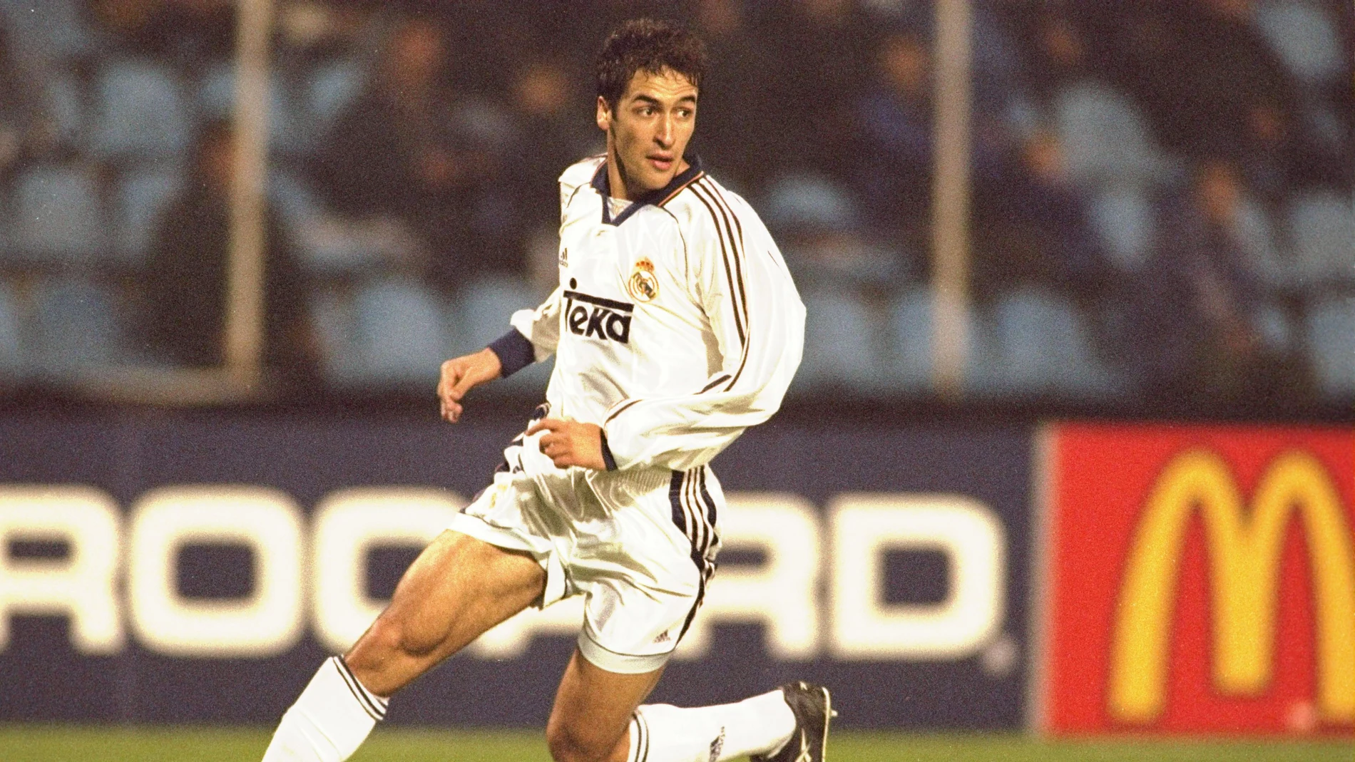 Raúl González, durante un partido de Champions con el Real Madrid, en 1999 Raúl González, durante un partido de Champions con el Real Madrid, en 1999