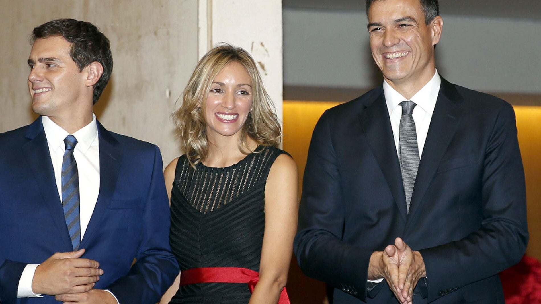 Albert Rivera y su pareja con Pedro S&aacute;nchez