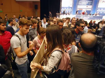 Estudiantes se manifiestan contra Felipe González Estudiantes se manifiestan contra Felipe González