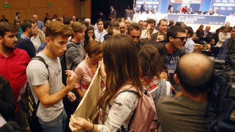 Estudiantes se manifiestan contra Felipe Gonz&aacute;lez