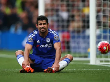 Diego Costa, sentado en el césped Diego Costa, sentado en el césped
