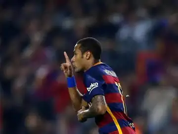 Neymar celebra uno de sus goles ante el Rayo Neymar celebra uno de sus goles ante el Rayo