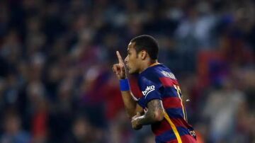 Neymar celebra uno de sus goles ante el Rayo