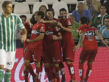 Los jugadores del Espanyol celebran un gol ante el Betis Los jugadores del Espanyol celebran un gol ante el Betis