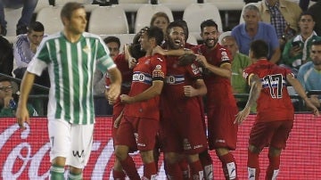 Los jugadores del Espanyol celebran un gol ante el Betis