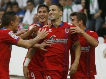 Los jugadores del Córdoba celebran un gol