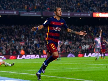 Neymar marca un gol con el Barcelona