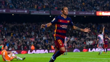 Neymar marca un gol con el Barcelona