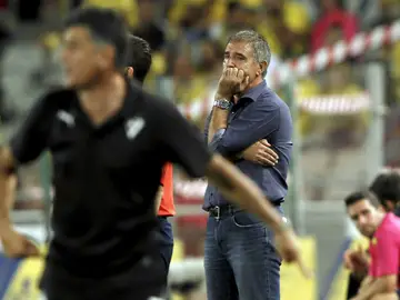 Paco Herrera, durante un encuentro con Las Palmas Paco Herrera, durante un encuentro con Las Palmas