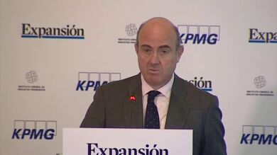 De Guindos avanza que el paro se reducirá en cerca de 650.000 personas este año