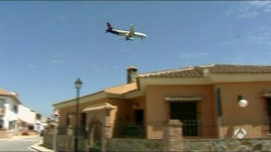 Vecinos de Barcelona llevan a juicio a AENA por los ruidos del aeropuerto de El Prat
